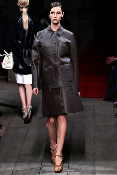 Look 30